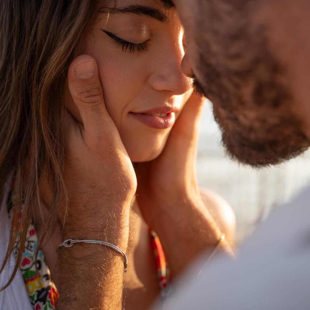 Paar von 2 Liebesknoten-Armbändern - Geschenkbox mit Versprechenszertifikat