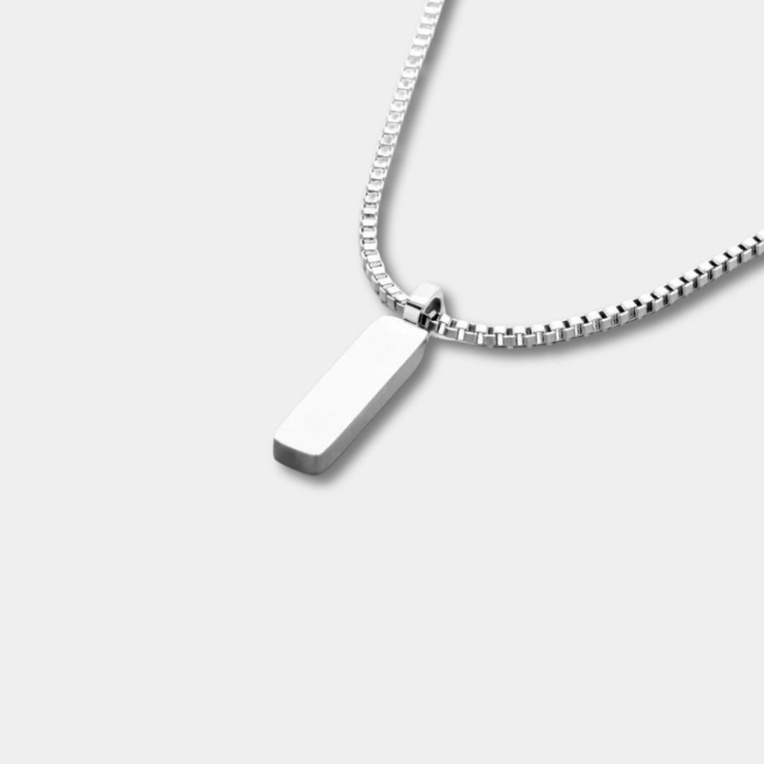 Collar unisex minimalista con etiqueta grabada