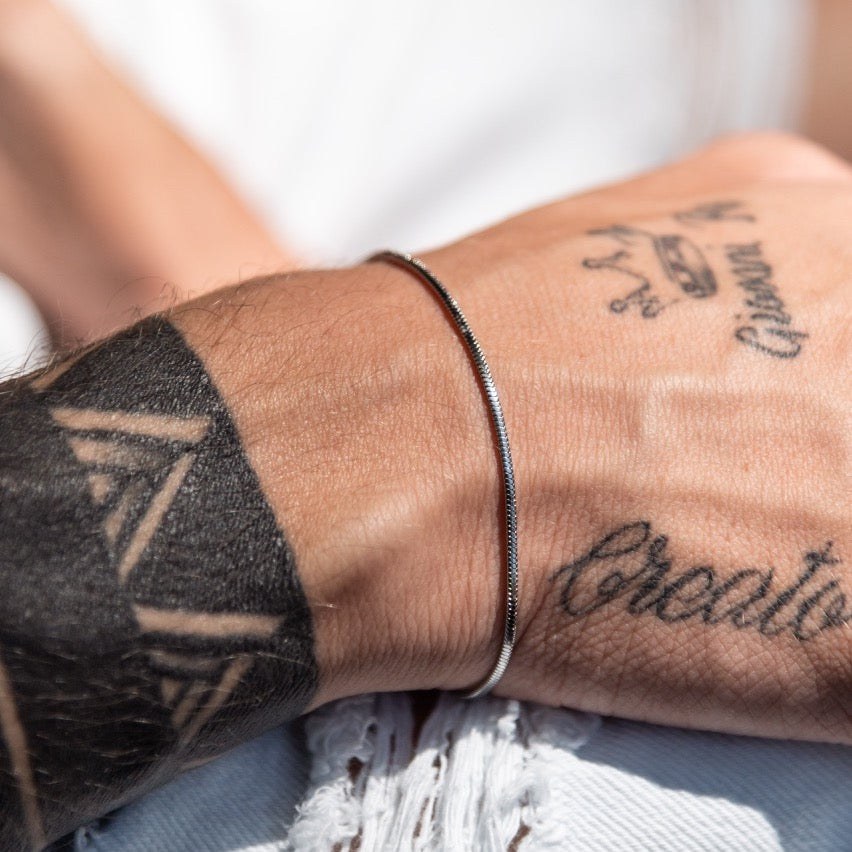 Minimales Unisex-Armband mit graviertem Etikett