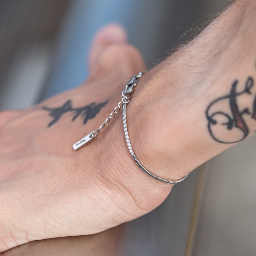 Minimales Unisex-Armband mit graviertem Etikett