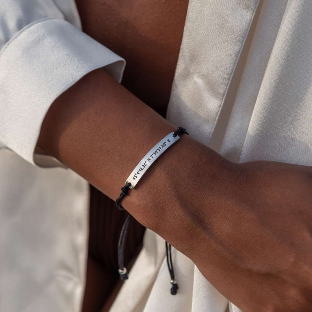 Einfaches aufgereihtes personalisiertes Armband