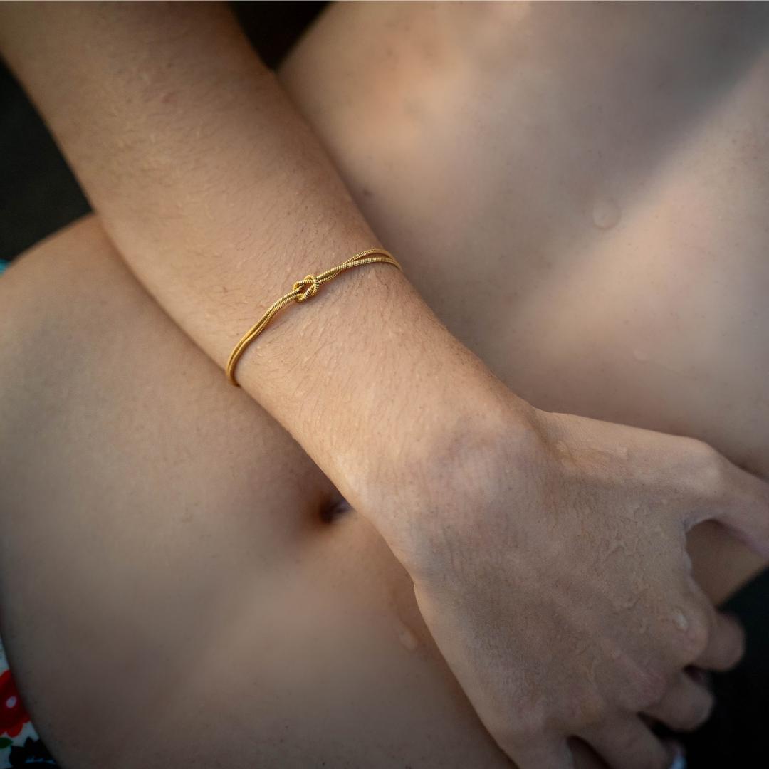 Paar von 2 Liebesknoten-Armbändern - Geschenkbox mit Versprechenszertifikat






