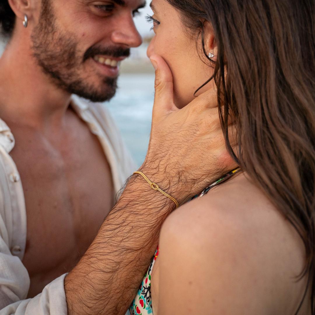 Paar von 2 Liebesknoten-Armbändern - Geschenkbox mit Versprechenszertifikat






