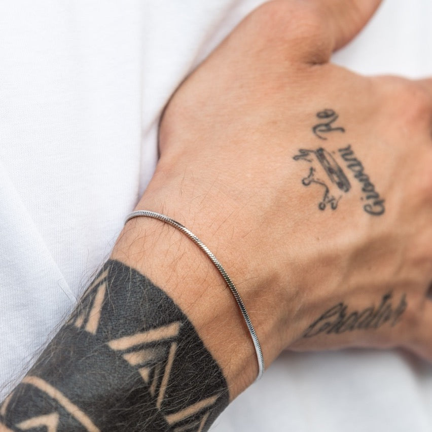 Minimales Unisex-Armband mit graviertem Etikett